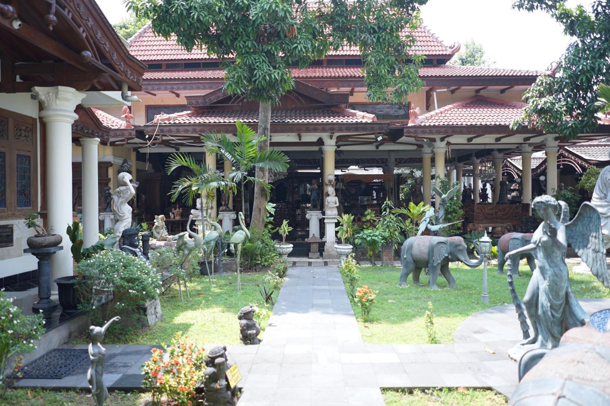 Rumah Pesik Art & Heritage Hotel Gondowulung 外观 照片